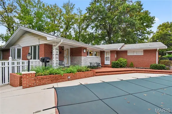 301 Graeser Road N, Creve Coeur, MO 63141