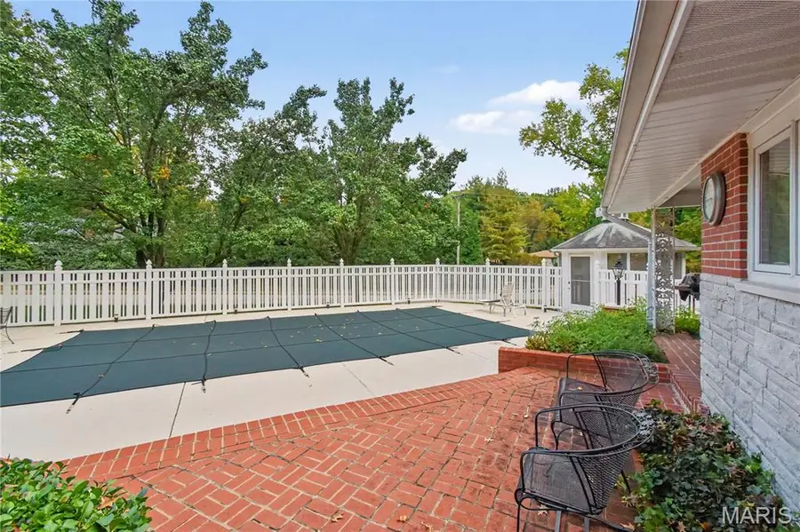 301 Graeser Road N, Creve Coeur, MO 63141 - #3