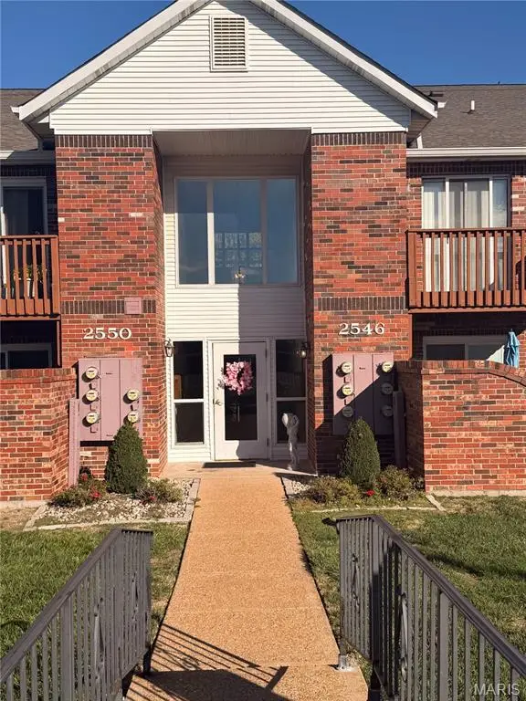 2546 Coppergate Square Drive #B, Oakville, MO 63129