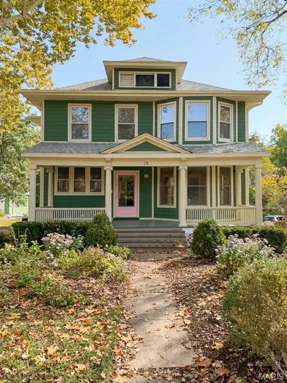 28 S Maple Avenue, Webster Groves, MO 63119