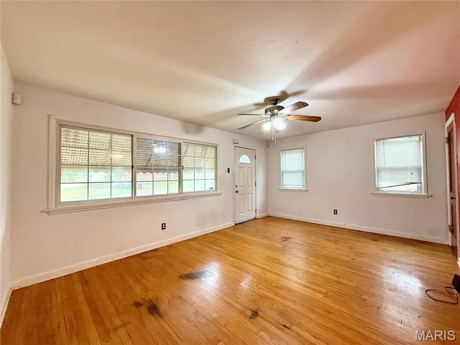 408 Warfield Avenue, Ferguson, MO 63135 - #3