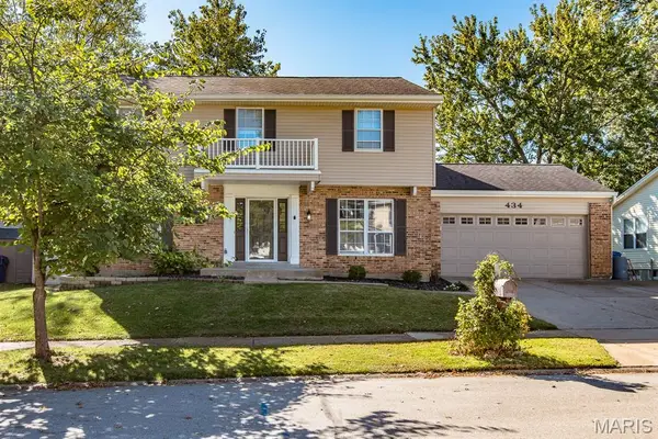 434 Paula Vale Court, Ballwin, MO 63021