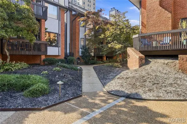 4454 Lindell Boulevard #30, St Louis, MO 63108
