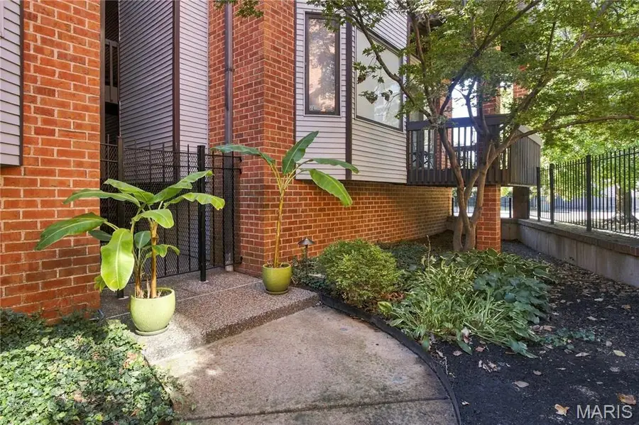 4454 Lindell Boulevard #30, Saint Louis, MO 63108 - #2