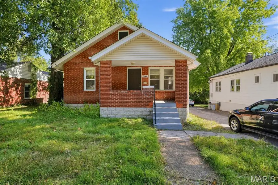 300 S Clark Avenue, Ferguson, MO 63135 - #3