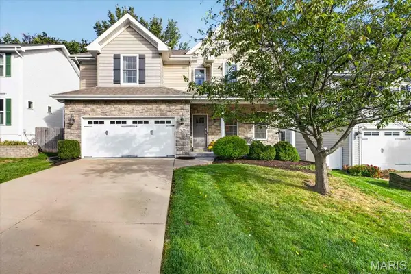 926 Twin Pine Drive, Des Peres, MO 63131