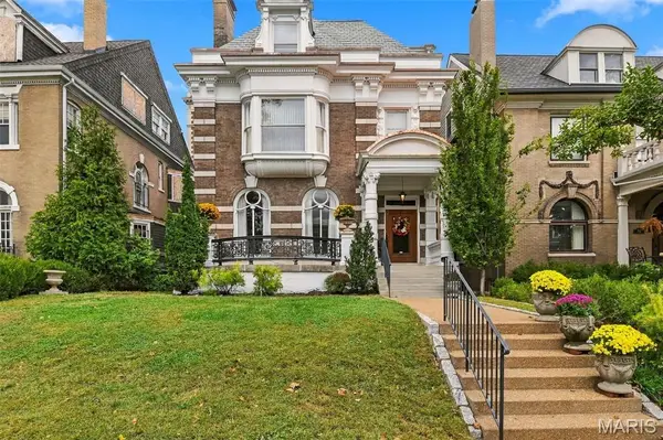 5291 Westminster Place, St Louis, MO 63108