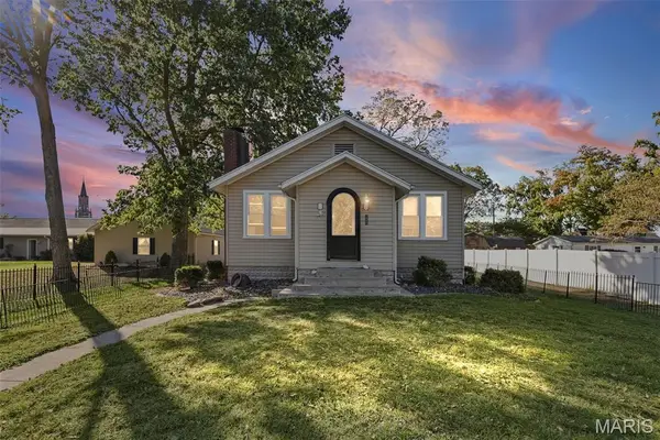 851 10th Street, Carlyle, IL 62231
