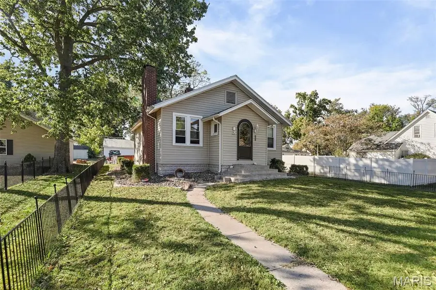 851 10th Street, Carlyle, IL 62231 - #2