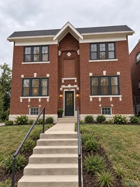 5581 Maple Avenue, St Louis, MO 63112