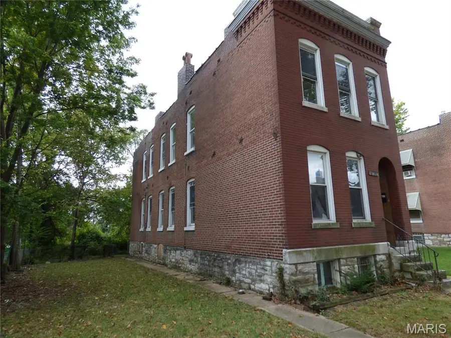 1028 Theobald Avenue, Saint Louis, MO 63147 - #2