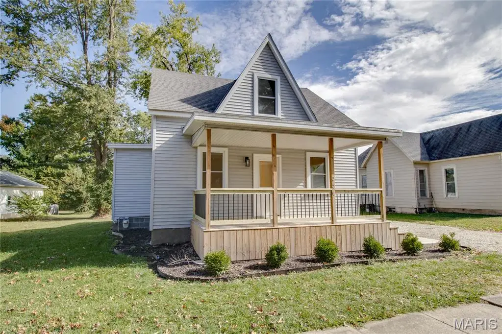 226 S Jackson Street, Pittsfield, IL 62363 - #1