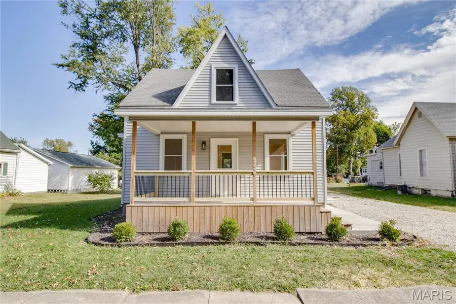 226 S Jackson Street, Pittsfield, IL 62363 - #3