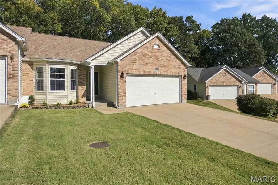 5502 Johnson Crossing Drive, Oakville, MO 63129 - #2