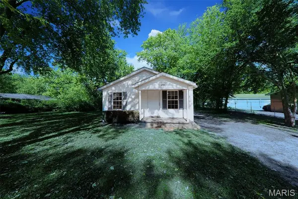 8735 Botanical Avenue, Caseyville, IL 62232
