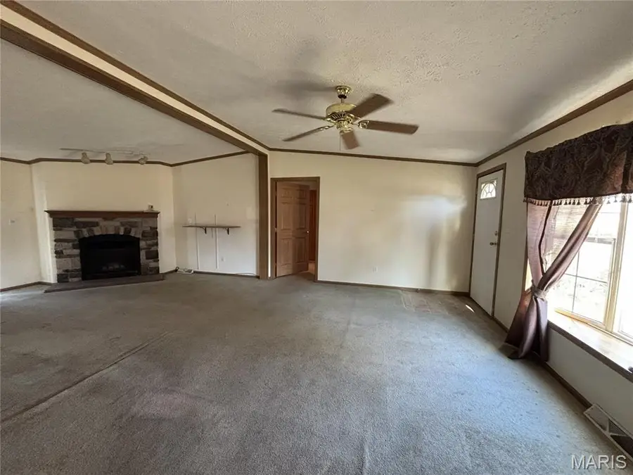 201 W Page Street, Vandalia, MO 63382 - #2