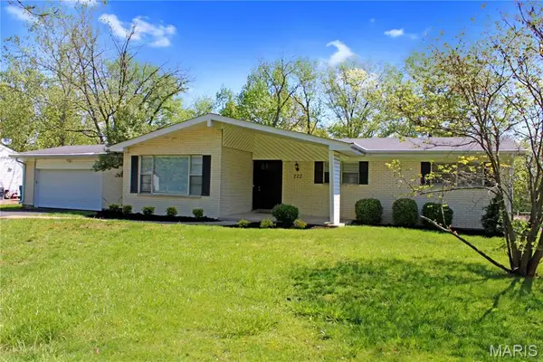 222 Pleasant Grove Avenue, Ballwin, MO 63011