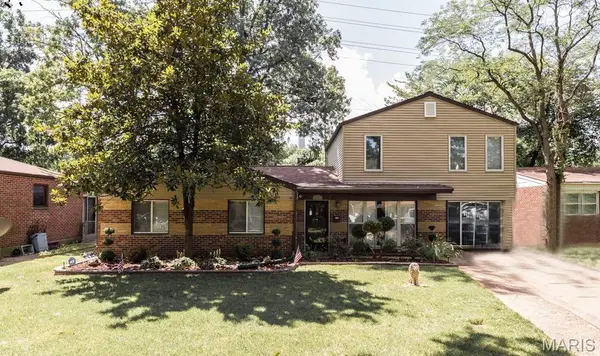 8678 Spoon Drive, University City, MO 63132