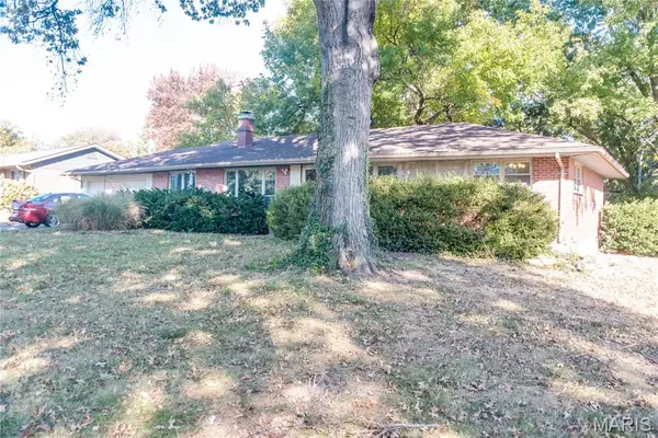 718 Villa Capri Court, Olivette, MO 63132