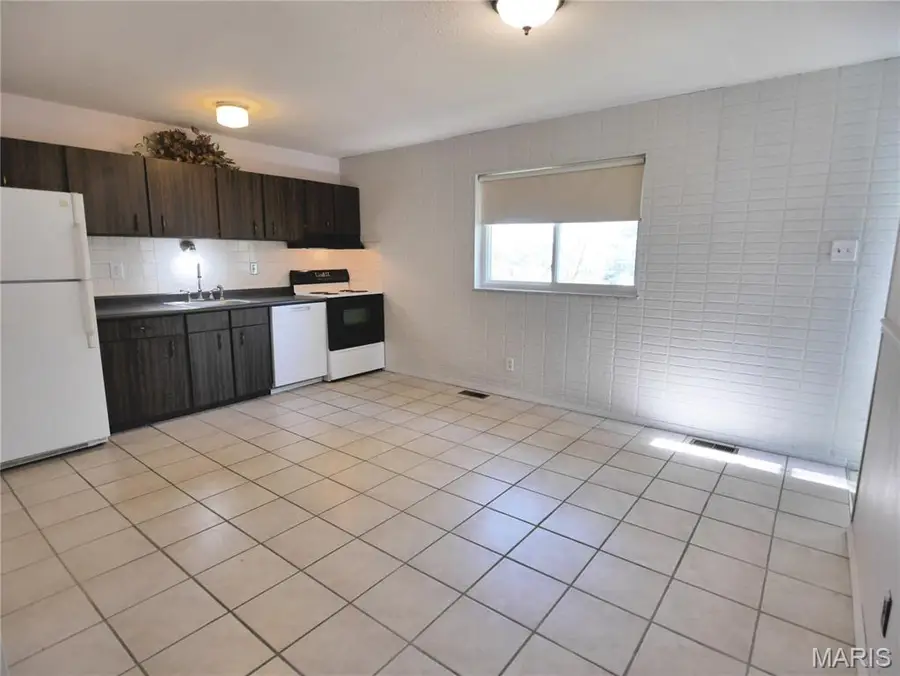 2580 Hedgerow Drive, Florissant, MO 63031 - #3