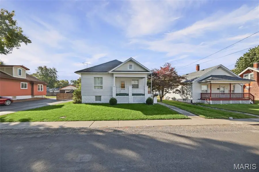 202 W Prairie Street, Staunton, IL 62088 - #2