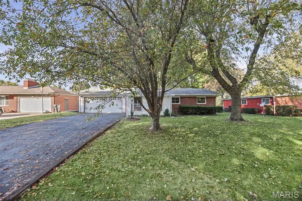 25 Crossroad Drive, Fairview Heights, IL 62208 - #1