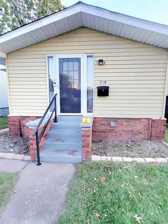218 Eula Avenue, Wood River, IL 62095