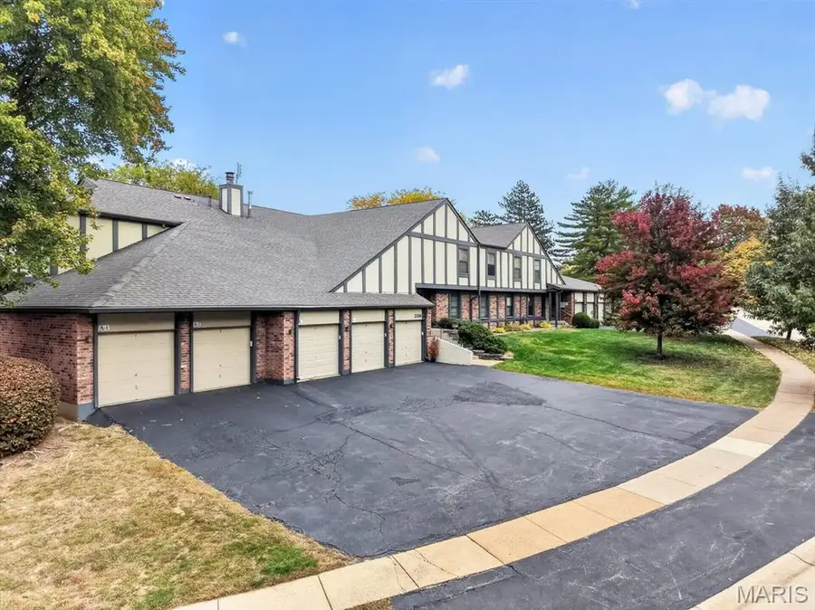 2316 Seven Pines Drive #6, Maryland Heights, MO 63146 - #3