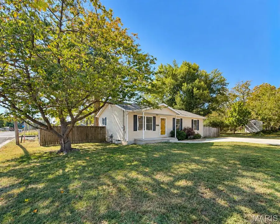 310 Washington Street, Carlyle, IL 62231 - #2