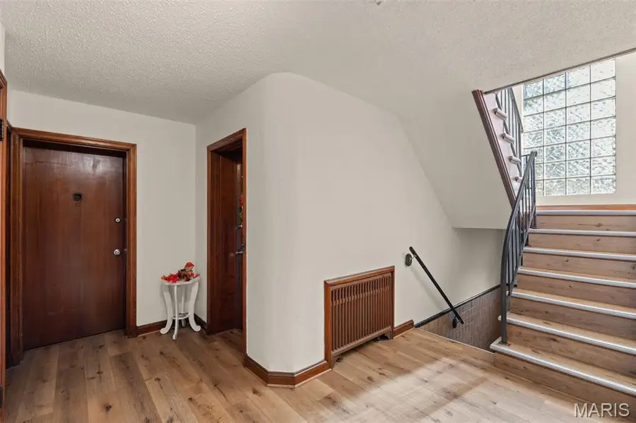 1265 Moorlands Drive, Richmond Heights, MO 63117 - #2