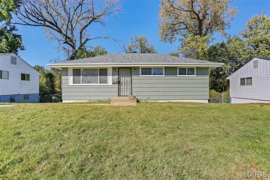 5673 Parchester Drive, Saint Louis, MO 63121 - #2