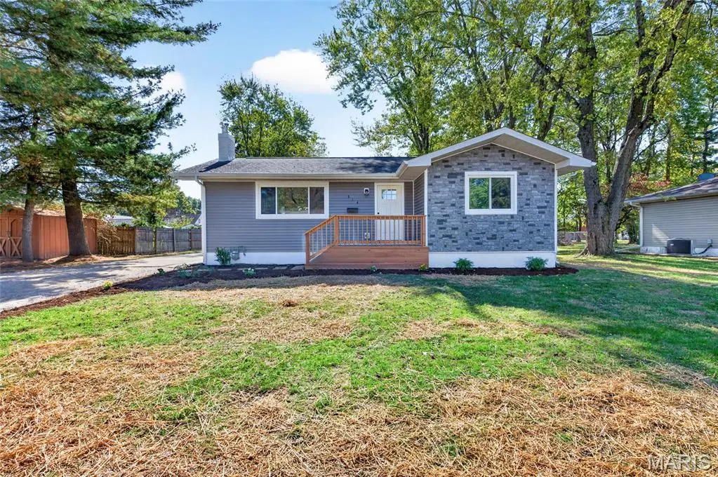 314 W 5th Street, Staunton, IL 62088 - #1