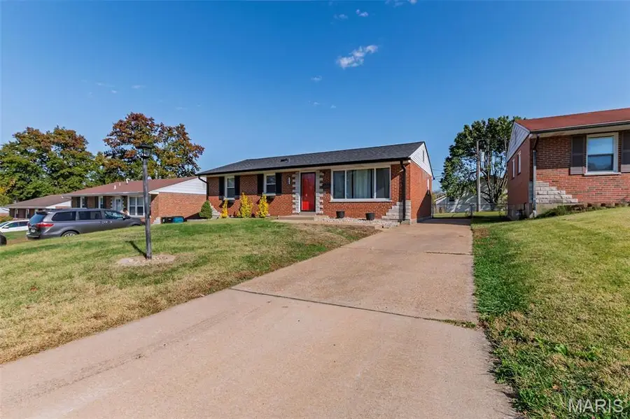 9810 Glenmont Drive, Saint Louis, MO 63123 - #2