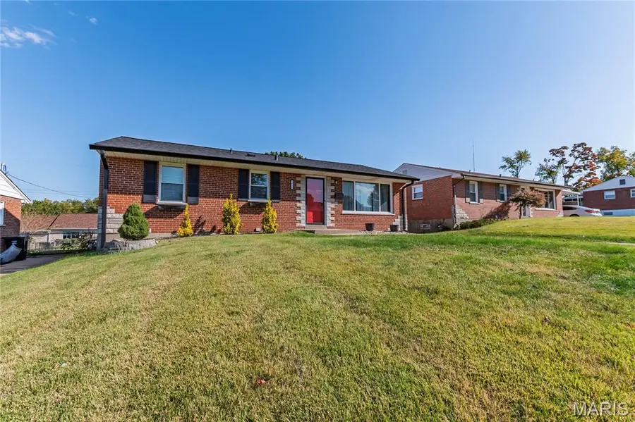 9810 Glenmont Drive, Saint Louis, MO 63123 - #3