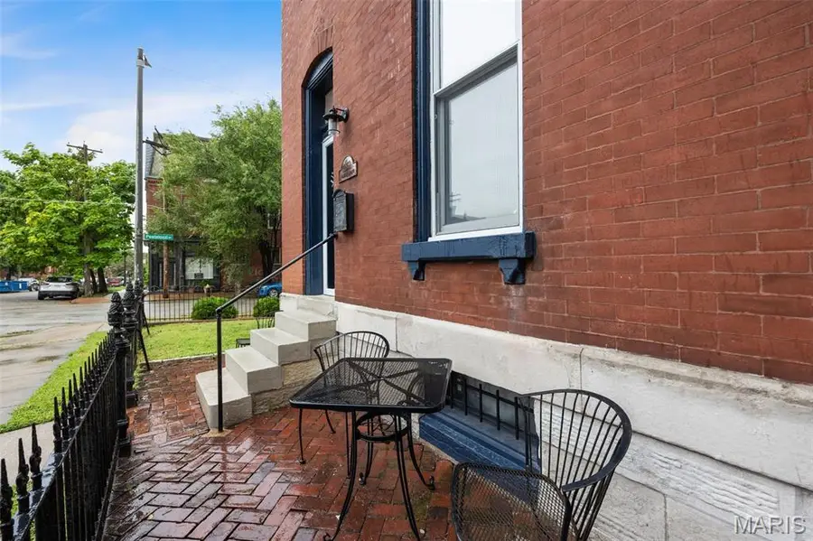 2869 Missouri Avenue, Saint Louis, MO 63118 - #3