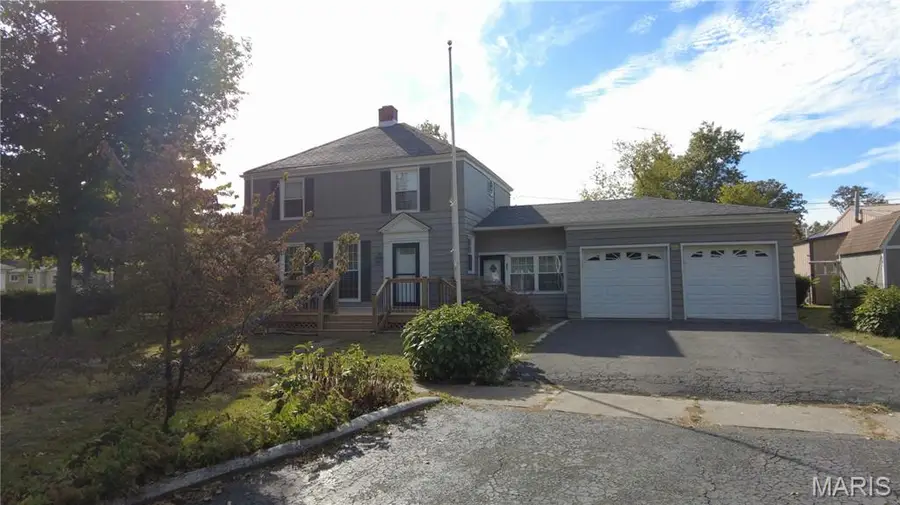 831 E 5th Street, Centralia, IL 62801 - #2