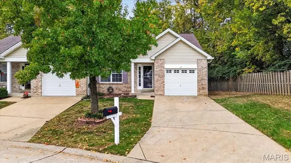 17 Parkway Villa's Court, St Charles, MO 63303