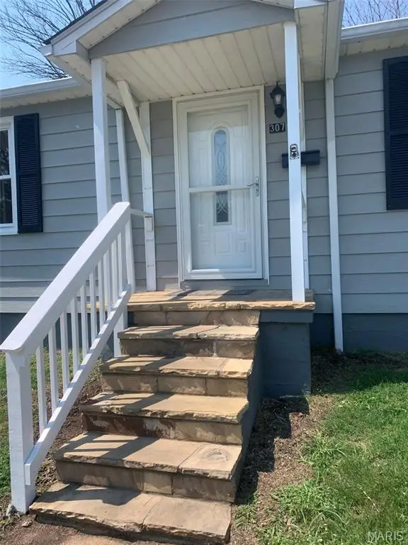 307 E Apple Avenue, Owensville, MO 65066 - #2