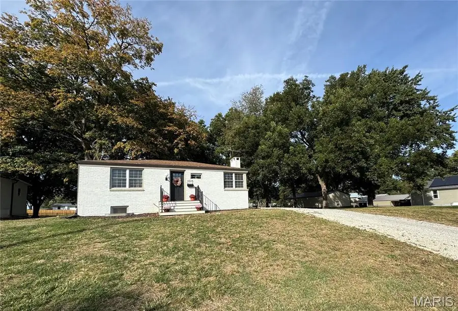 1015 Kaskaskia Street, Nashville, IL 62263 - #3