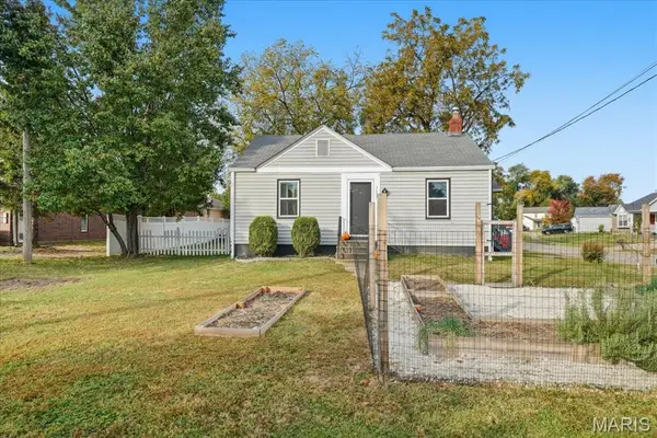 3033 Doddridge Avenue, Maryland Heights, MO 63043