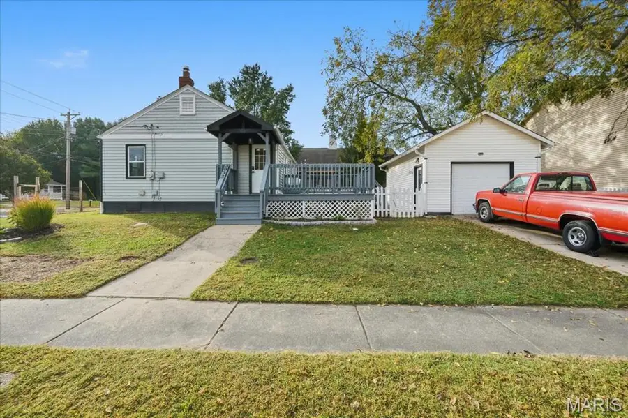 3033 Doddridge Avenue, Maryland Heights, MO 63043 - #2