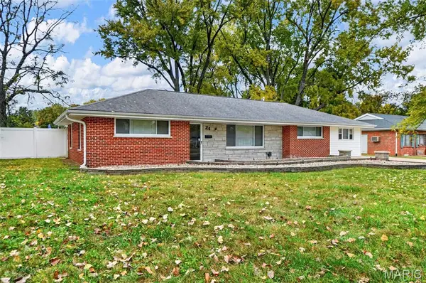 24 Kenwood Drive, Hazelwood, MO 63042