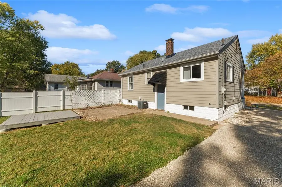 108 S 37th Street, Belleville, IL 62226 - #2