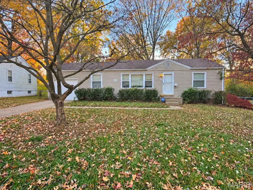 1234 Hoyt Drive, Saint Louis, MO 63137 - #1