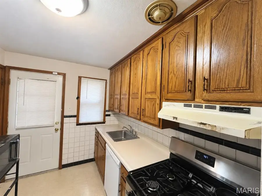 1234 Hoyt Drive, Saint Louis, MO 63137 - #2