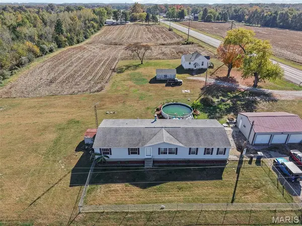 4512 Quail Ridge Rd, Pinckneyville, IL 62274