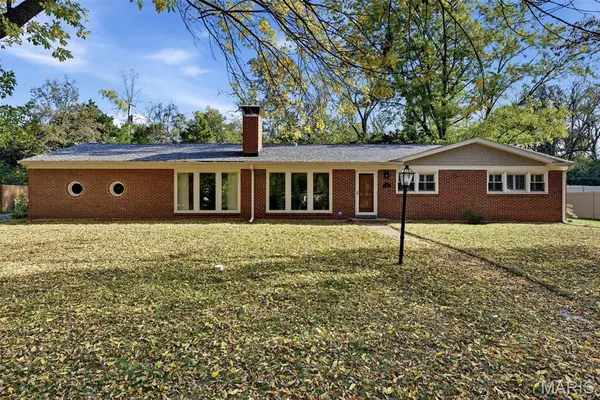 200 Tanglewood Drive, Ladue, MO 63124