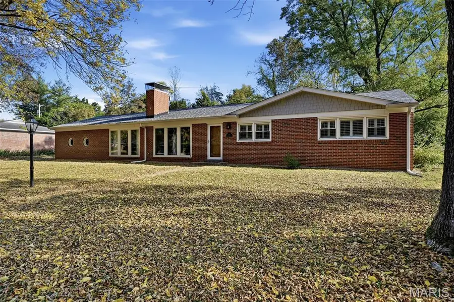 200 Tanglewood Drive, Ladue, MO 63124 - #2