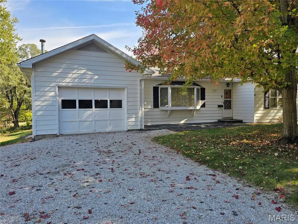 1707 Vandalia Street, Hillsboro, IL 62049 - #1