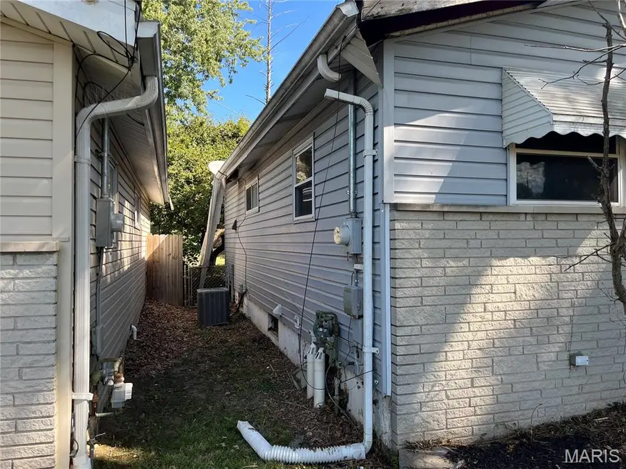 657 Beatrice Avenue, Saint Louis, MO 63125 - #2